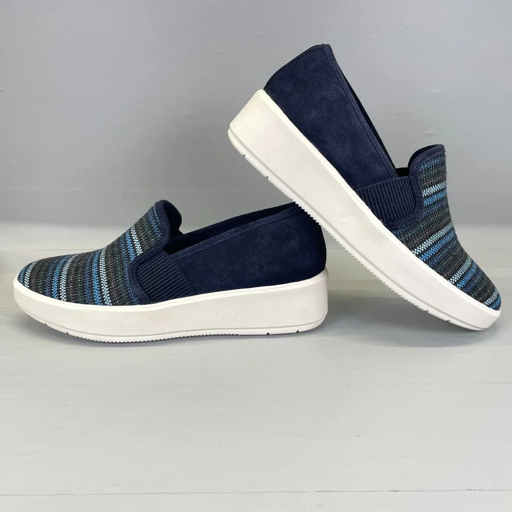 Clarks Layton Petal Shoes Womens Size 7.5 Blue Slip On Platform Comfort Sneakers